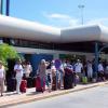 L'attente pour le transfert vers l'hôtel (un peu chaotique)