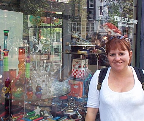 Amsterdam-vitrine typique (pipes).jpg - 68.34 K