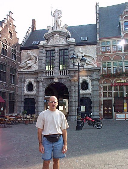 Gand-Maison (XVIe siecle) sur la place Ste-Phara�lde (St Veerleplein).jpg - 69.07 K