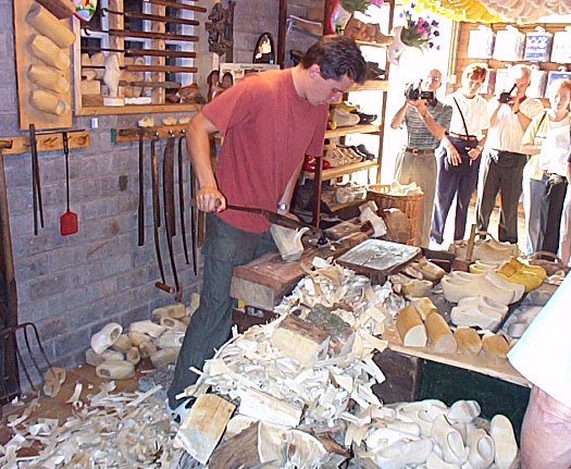 Monnickendam-Fabrique artisanale de sabots-1.jpg - 84.13 K
