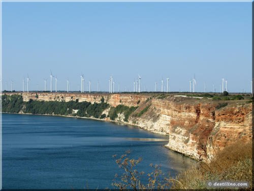 Parc éolien sur les côtes de la Mer Noire