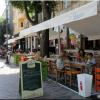 Restaurant dans la place centrale