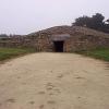 Le cairn restauré du dolmen de la Table des Marchands 