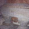 Un tombeau ancien dans l'église abbatiale 