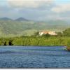 Le Farallon del Caribe en avant plan