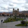 La Plaza de Armas sous la pluie, au fond La Compania 